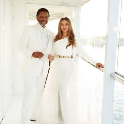 Richard Lawson and Tina Knowles took a picture wearing matching white outfits